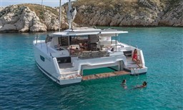 astrea-42-fountaine-pajot-sailing-catamarans-img-3