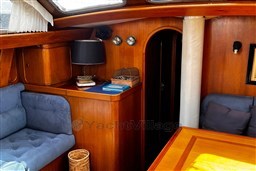 imgi_115_1989-oyster-53-deck-saloon-sail-10187702-20260519022609270-2.jpg