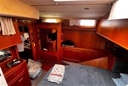 imgi_100_1989-oyster-53-deck-saloon-sail-10187702-20260519022550626-2.jpg