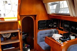 imgi_110_1989-oyster-53-deck-saloon-sail-10187702-20260519022600965-3.jpg