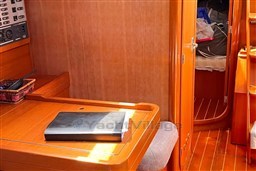 imgi_136_2004-dufour-40-sail-9815292-20250526093526549-1_XLARGE.jpg