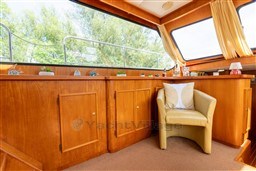 r2k4qknj9s.jpg