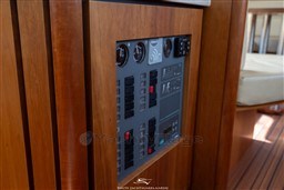 4n901vl282.jpg