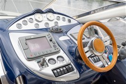 97oe1s7uk5.jpg
