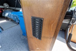 e8tvs7fp31.jpg