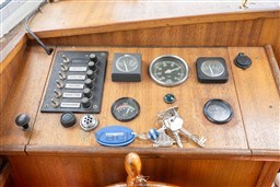2135mib8oo.jpg