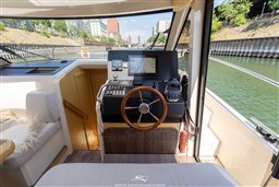 r0pq71h4t8.jpg