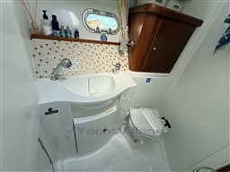 7rt070vjw4.jpg