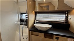hxn65zg23l.jpg