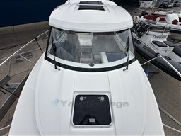 2agv41r8pp.jpg