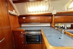 06jt62iqar.jpg