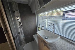 mtc52kdgy4.jpg