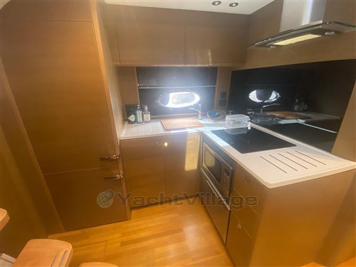 2dj1tynrjd.jpg