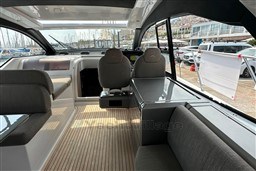 zr8u91m6t7.jpg