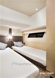 1nv67l7aq5.jpg