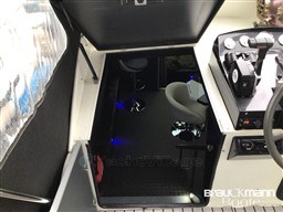 8zer8lle40.jpg