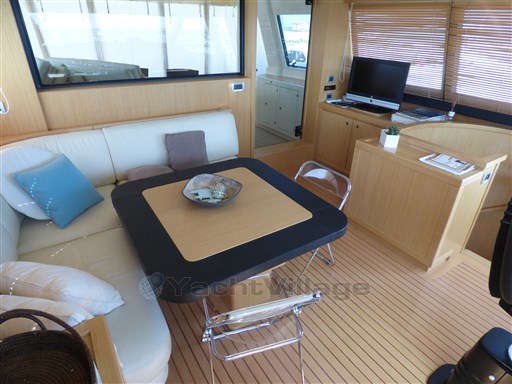 saloncino flying bridge