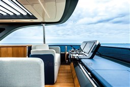 IMMAGINE DI REPERTORIO COMANDI FLY BRIDGE