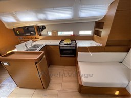 sun-odyssey-410_07.jpg