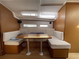 sun-odyssey-410_08.jpg