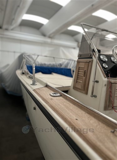 Boston Whaler Outrage 18