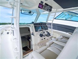 boston-whaler-outrage-38-76771020222651556648525249684566x