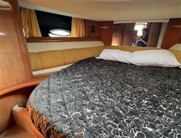 Cranchi-50-master-cabin