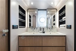 Azimut-72-Yacht-Solstice-28.jpg