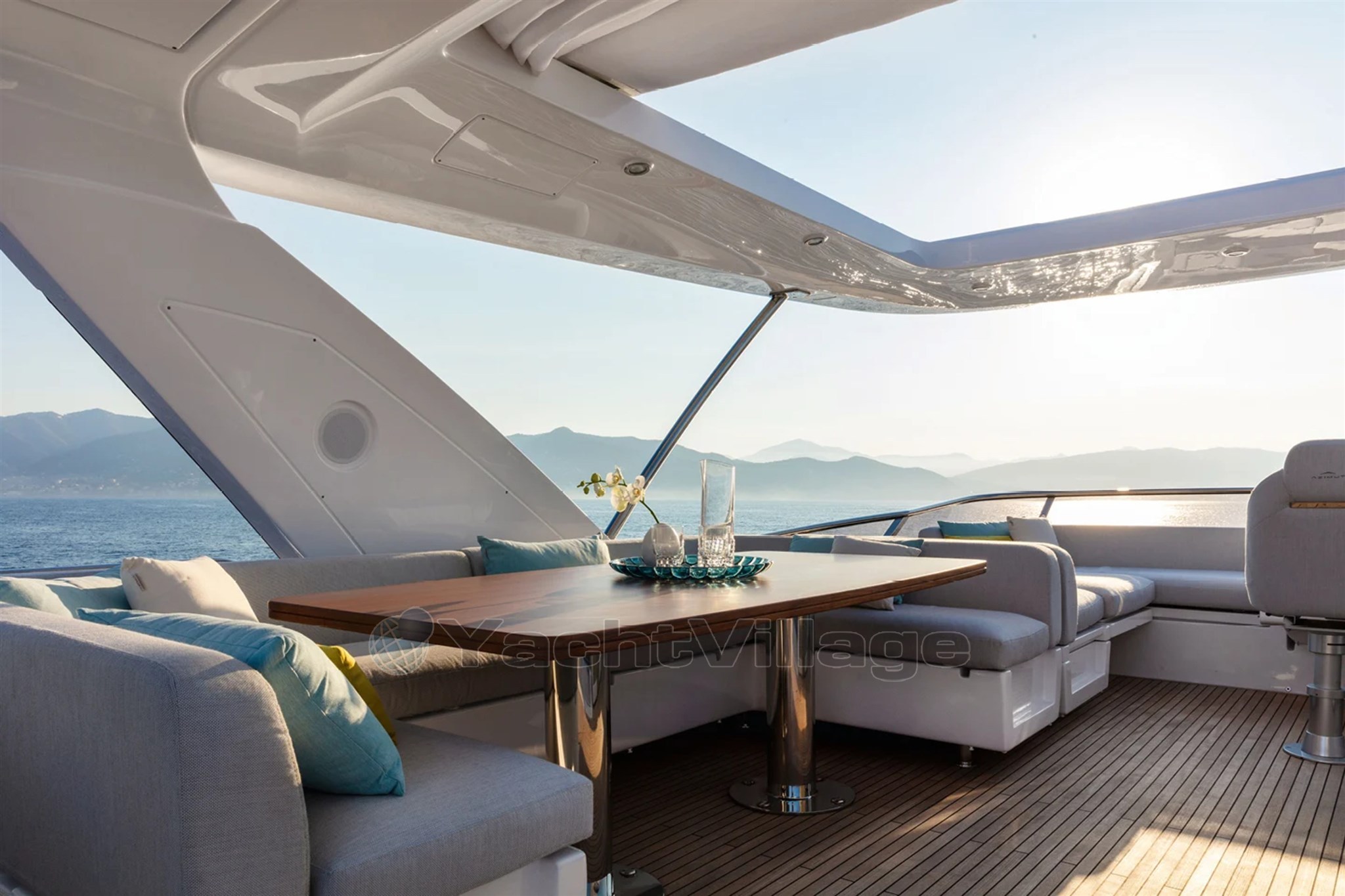 Azimut-72-Yacht-Solstice-13.jpg