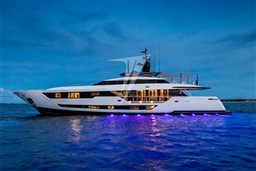 CustomLine120'Cruising_0041_31858