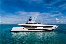 CustomLine120'Cruising_0003_31820