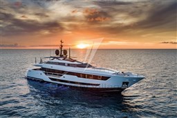 CustomLine120'Cruising_0001_31818