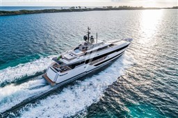 CustomLine120'Cruising_0007_31824