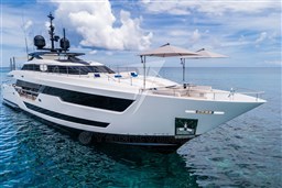 CustomLine120'Cruising_0006_31823