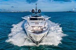 CustomLine120'Cruising_0026_31843
