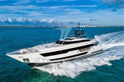 CustomLine120'Cruising_0032_31849