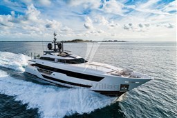 CustomLine120'Cruising_0011_31828