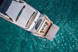 CustomLine120'Cruising_0028_31845