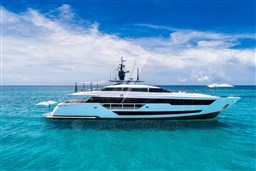 CustomLine120'Cruising_0016_31833