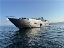 Pershing 80 esterno 2