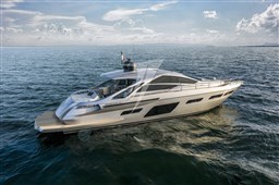 Pershing_7X_Cruising-0000