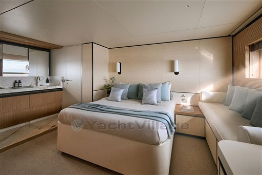 SEADECK_9_IMAGE__0010_SD9-Owner-Suite.jpg