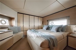 SEADECK_9_IMAGE__0000_SD9-VIP-Cabin.jpg