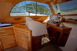 311B2710_1.jpg