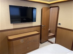ferretti-altura-690-22_1764610057315.jpg