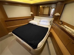 ferretti-altura-690-27_1764610065168.jpg