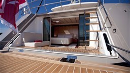 nautorswan-105-002-rs-selena-lmarinegroup (11)