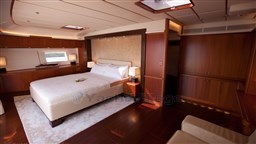 nautorswan-105-002-rs-selena-lmarinegroup (22)