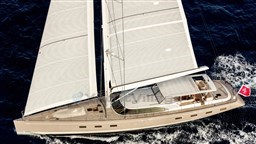 nautorswan-105-002-rs-selena-lmarinegroup (2)