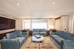 Akira One 0007 Salon Upper Deck